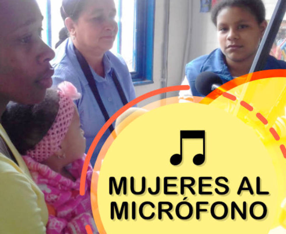 Mujeres al  Microfono